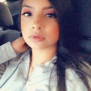 Meet your Posher, Desiree